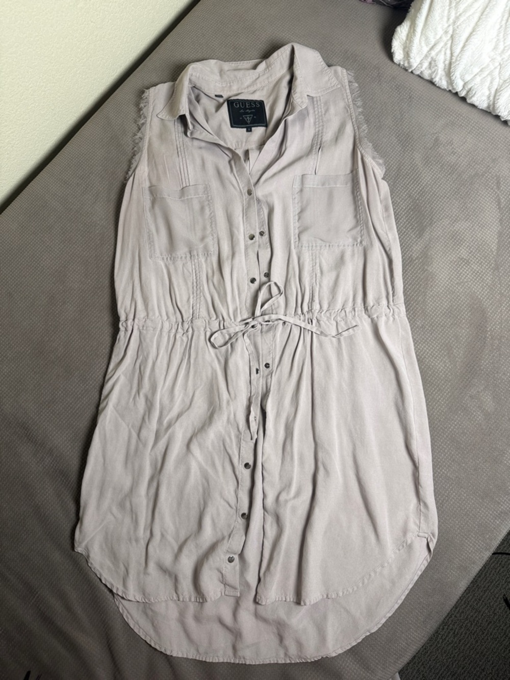 GUESS Sleeveless Button-Front Tie-Waist Mini Dress in Light Taupe